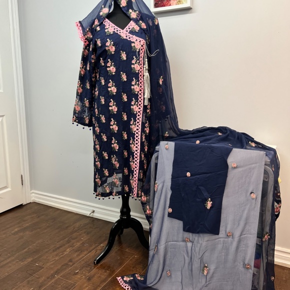 Ladies outfits - Picture 2 of 2